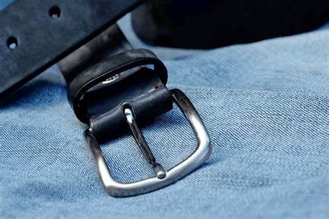 How To Put A Belt Buckle On A Belt