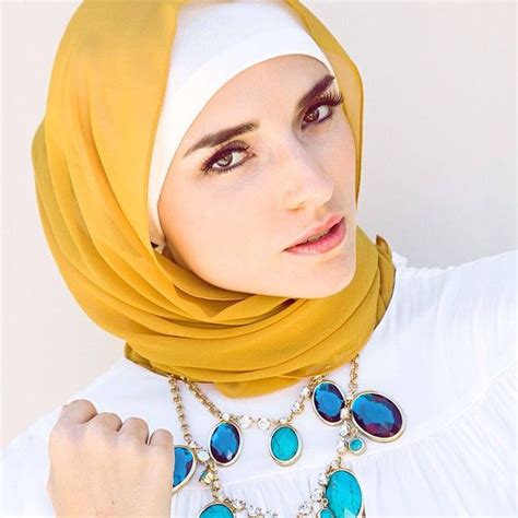 Pin By Khalid Al Dakheel On Muslimah Necklace Accessories Fashion Hijab Beautiful Hijab