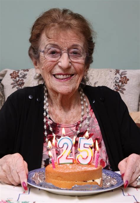 Great Grandmother 100 Celebrates 25th Birthday On Leap Year Metro
