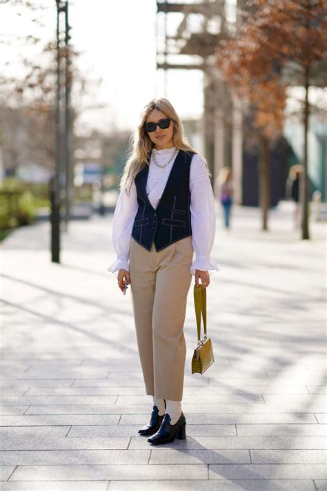 18 Khaki Pants Outfit Ideas To Upgrade Your Wardrobe