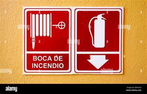 Fire Extinguisher Sign In Spanish Stock Photo Alamy