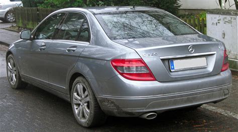 Pieza de automóvil correctamente reconstruida. File:Mercedes C 220 CDI Avantgarde (W204, seit 2007) rear MJ.JPG - Wikimedia Commons