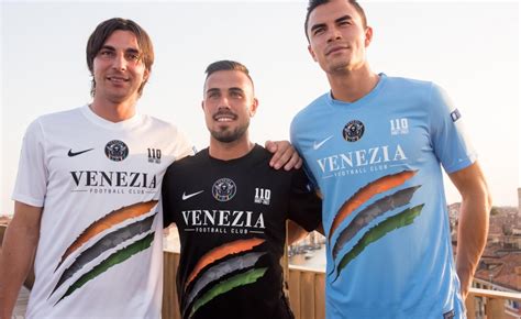 There are certain clubs in world football that never fail to come through with a stunning jersey venezia fc, as its new 2021/2022 effort . Maglia Calcio Venezia