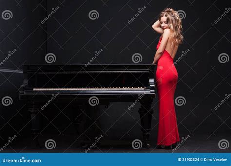 Donna E Piano Fotografia Stock Immagine Di Bello Mano