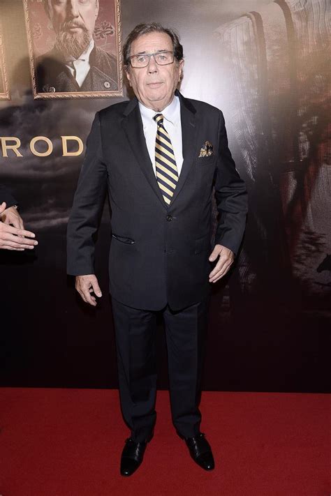 The problem is that archbishop mordowicz (janusz gajos) is standing in his way, a luxurious dignitary who uses political influence to build the largest sanctuary in poland. "Kamerdyner" - premiera. Kamilla Baar w modnym ...