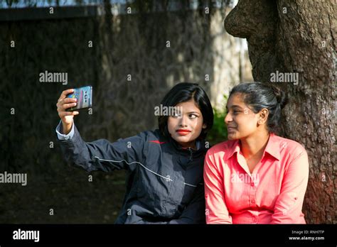 jolies filles indiennes banque de photographies et d images à haute résolution alamy