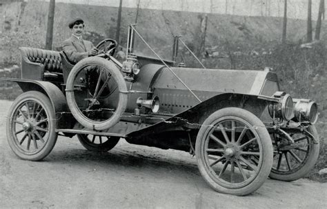 What make and year is this car - What is it? - Antique Automobile Club