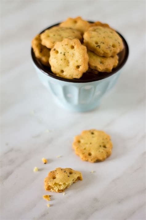 Così oggi vi propongo questi semplici biscotti salati. Biscotti salati al formaggio per un'aperitivo - In Cucina ...