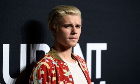 Justin Bieber Says Hes Struggling A Lot Asks Fans To Pray For Him