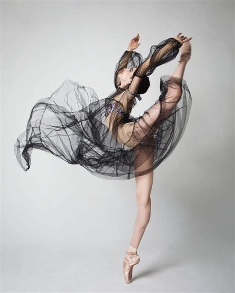 Breathtaking Portraits Reveal The Haunting Beauty Of Ballet Dancer