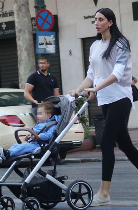 Η Ζωή Δημητράκου βόλταρε στην Αθήνα με τον γιο της