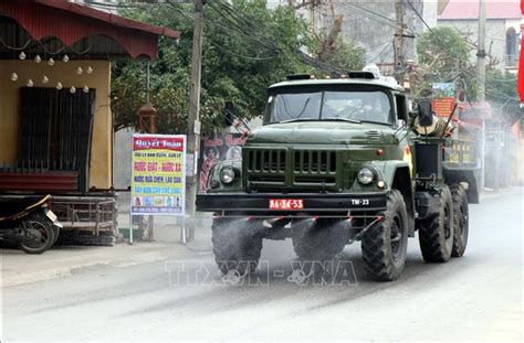 Bệnh nhân 3014 là p.v.t. COVID-19: Phun hóa chất khử khuẩn tại xã Lâm Thao (Bắc ...
