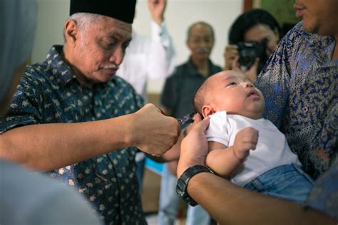 Adat Menyambut Kelahiran Bayi Kaum Melayu MymagesVertical