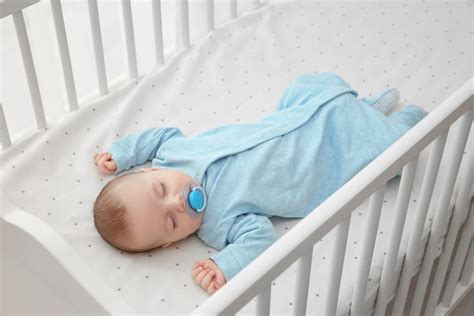 Bebé Durmiendo En Una Cuna Despejada Mattress Covers Mattress