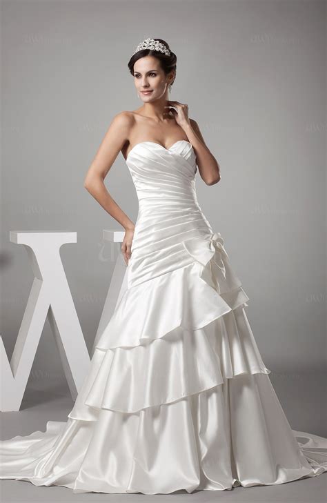 Https://tommynaija.com/wedding/cream Satin Wedding Dress
