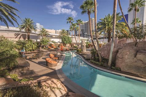 Lazy Rivers In Las Vegas Resorts And Waterparks