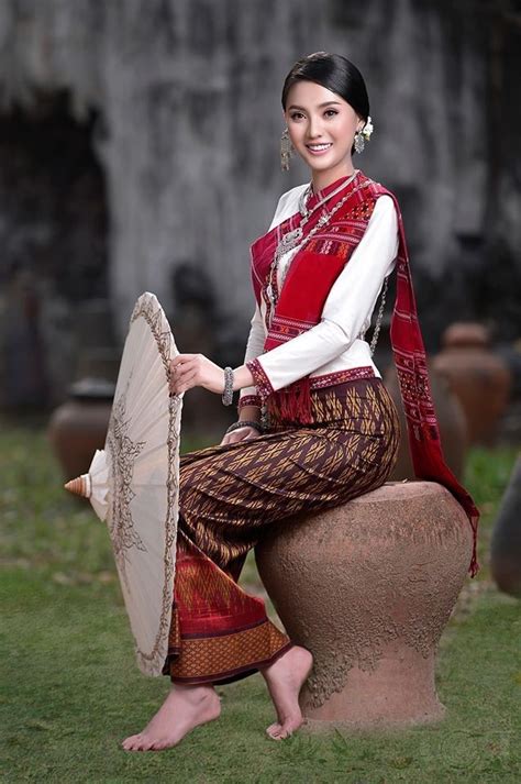 Lao Traditional Costumes ชุดชาติพันธุ์ ชุด ชุดย้อนยุค