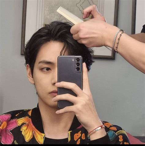 Is Btss V The King Of Mirror Selfies All Signs Point To Yes Kpop Boo
