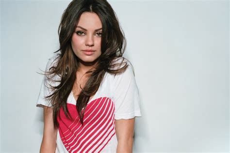 Mila Kunis Moves Fashion And Lifestyle Online