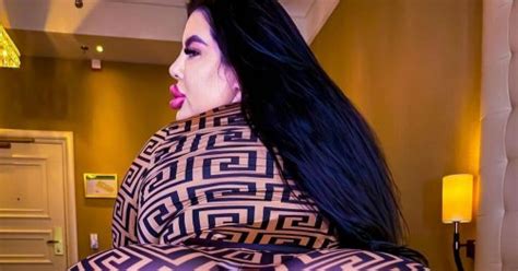 Woman Who Wants Worlds Biggest Bum Show Off Rear In Racy Skintight Outfits Flipboard