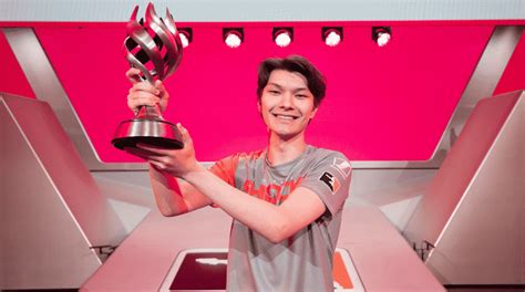 Oh, they thought for sure they were just random people who were going to kidnap me or ehhhhhhhh…. Sinatraa claims to make as much money in Valorant as he did in Overwatch League