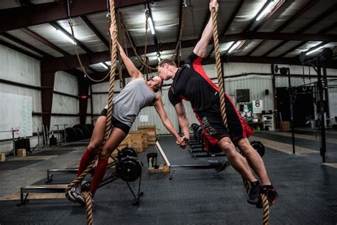 This Badass Crossfit Couples Engagement Photos Are Seriously