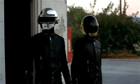 El reconocido dúo parisino daft punk dio a conocer la triste noticia a través de un video en el que se ve la fecha de su fin. Bilder och Animerade Bilder från Daft Punk