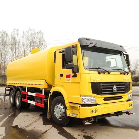 Chine SINOTRUK HOWO 20000Litres 6X4 336HP 10 Wheeler réservoir de