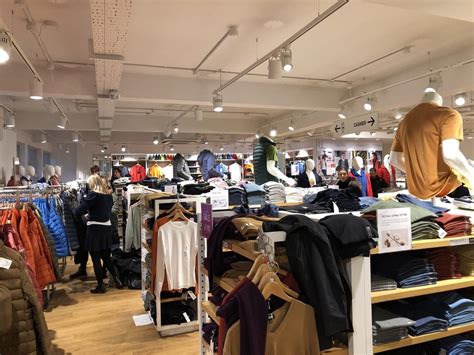 How many gift cards can you use at uniqlo? UNIQLO Gift Card