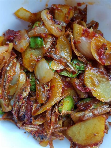 Resep masakan sambal goreng kentang termasuk dalam resep tradisional yang sangat terkenal sehingga ketinggalan jaman jika anda belum pernah membuat masakan yang satu ini. Resepi : Sambal Ikan Bilis Petai - lepak.com.my