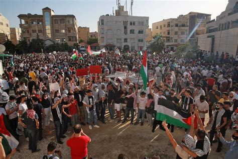 Protesters In Jordan March To Israeli Border In Support Of Palestinians The New York Times