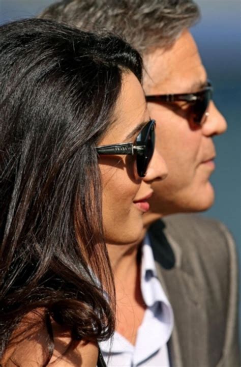 Последние твиты от amal clooney style (@amal_style1). Schon bei ihrer Ankuft in Venedig haben George Clooney und ...