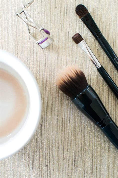 Just combine equal parts olive oil and dish soap, then wash your brushes and sponges in the mixture. How To Clean Makeup Brushes With Coconut Oil | The Nosh Life