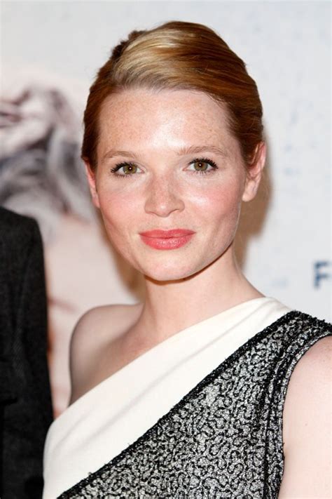 Ze won een adolf grimme award (duitsland) voor haar rol als hayat in de dramafilm eine andere liga (2005) en een undine award (oostenrijk) voor haar bijrol als pruimenverkoopster in de amerikaanse dramafilm perfume. Karoline Herfurth: "Eine Bier-Dose aus der Hand geschossen ...