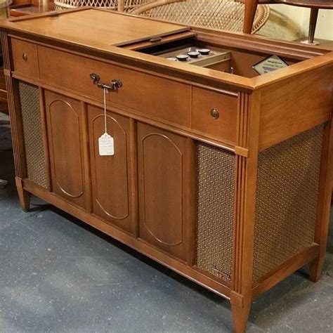 Mid Century Stereo Console In Working Order Radio Turntable