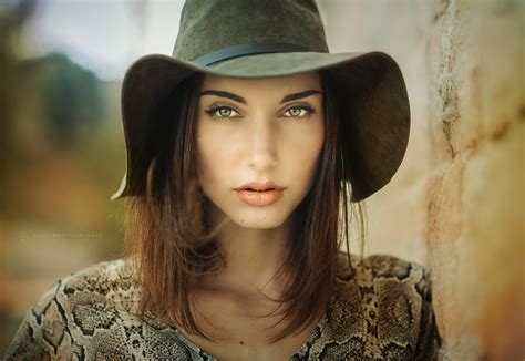 Face Women Model Portrait Depth Of Field Brunette Looking At Viewer Hat Green Eyes