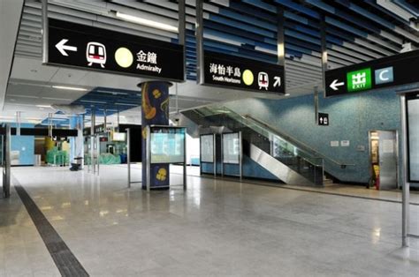 優越卡卡主只需出示會員證，即可全年享用「海洋快證」服務 * ，於園內指定機動遊戲及景點設施享用特快通行服務；讓你節省排隊時間，享受更多樂趣！ 全年365日無限次入場 可於一年有效期及公園開放時間內, 無限次進入海洋公園 港鐵海洋公園站曝光 乘客如潛落水底 - 東網即時