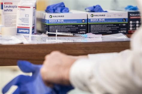 Bestel het vaccinatieboekje (gele boekje) alvast en neem het straks mee naar uw vaccinatie afspraak. GGD Utrecht stempelt weer vaccinaties af in het 'gele boekje'