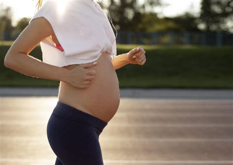 Is It Safe To Run While Pregnant Heres What Experts Say Lifestyle