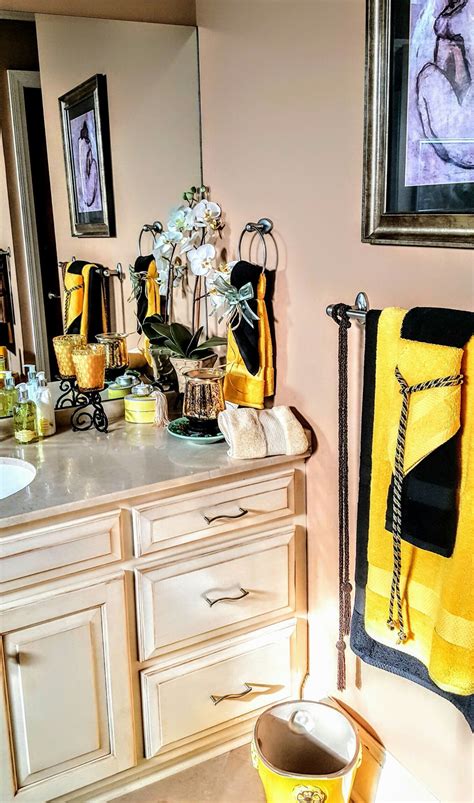 Black and yellow bathroom decor | Yellow bathroom decor, Yellow bathrooms, Yellow bathroom walls