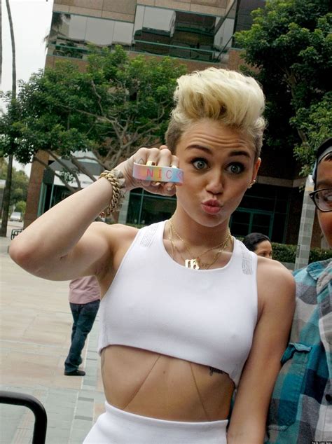 Miley Cyrus Photos Singer Poses With Fan Shows Off Body Necklace