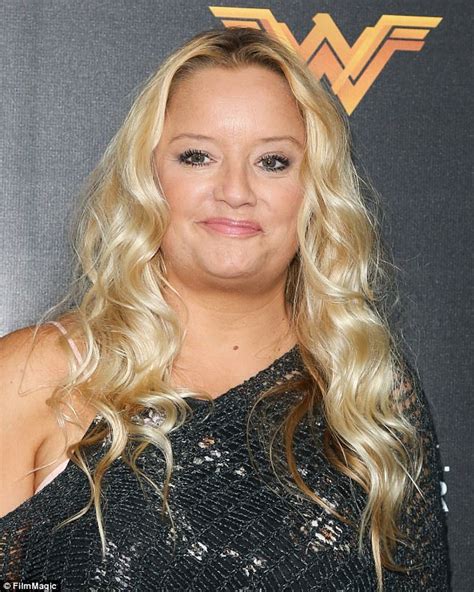 The Offices Lucy Davis Looks Happy After Beating Bulimia Daily Mail