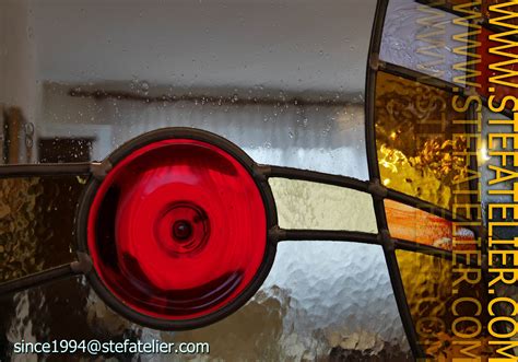 Création vitrail contemporain fleurs rouges - Stef Atelier ...