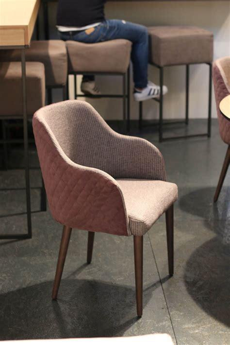 Komentari apsolutno pozitivni i za artikal i (online) uslugu! Sajam nameštaja 2019: Najbolje sofe, fotelje, stolice i stolovi - Dizajn enterijera