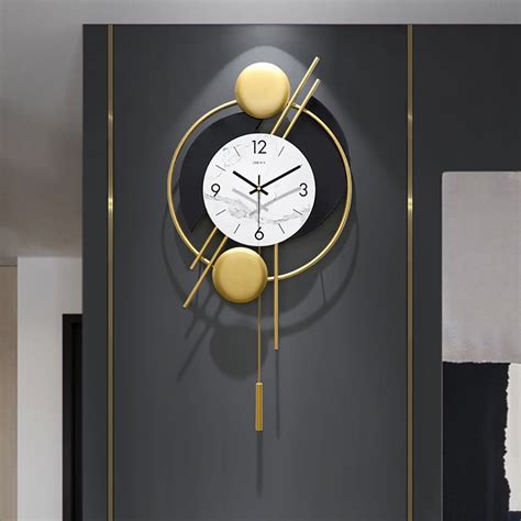 Nordic Style Golden Pendulum Distinctive Light Luxury Metal Wall Clock