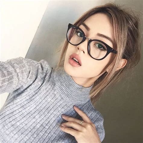The Hottest Hairstyles To Wear With Glasses