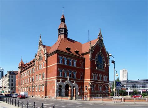 Początkowo była to niemiecka szkoła średnia das städtische gymnasium zu kattowitz, otwarta 9 października 1871 roku. Panoramio - Photo of III Liceum Ogólnokształcące Im.Adama ...
