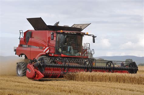 Case Ih 7230 Axial Flow Combine Harvester Cutting Winter W Flickr