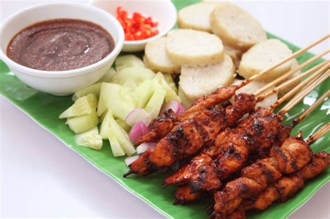 Cara membuat emping melinjo tidaklah sulit, berikut adalah cara membuat emping melinjo letakkan biji melinjo yang telah anda pipihkan pada nampan yang luas untuk kemudian dijemur dibawah matahari hingga mengering, akan lebih cepat jika anda menggunakan oven pengering. Cara Buat Sate Ayam Yang Mudah Dan Praktis Di Rumah