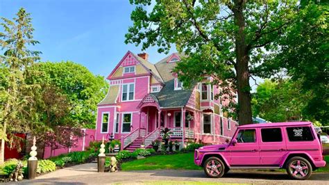 This Wisconsin Airbnb Looks Just Like A Barbie Dream House